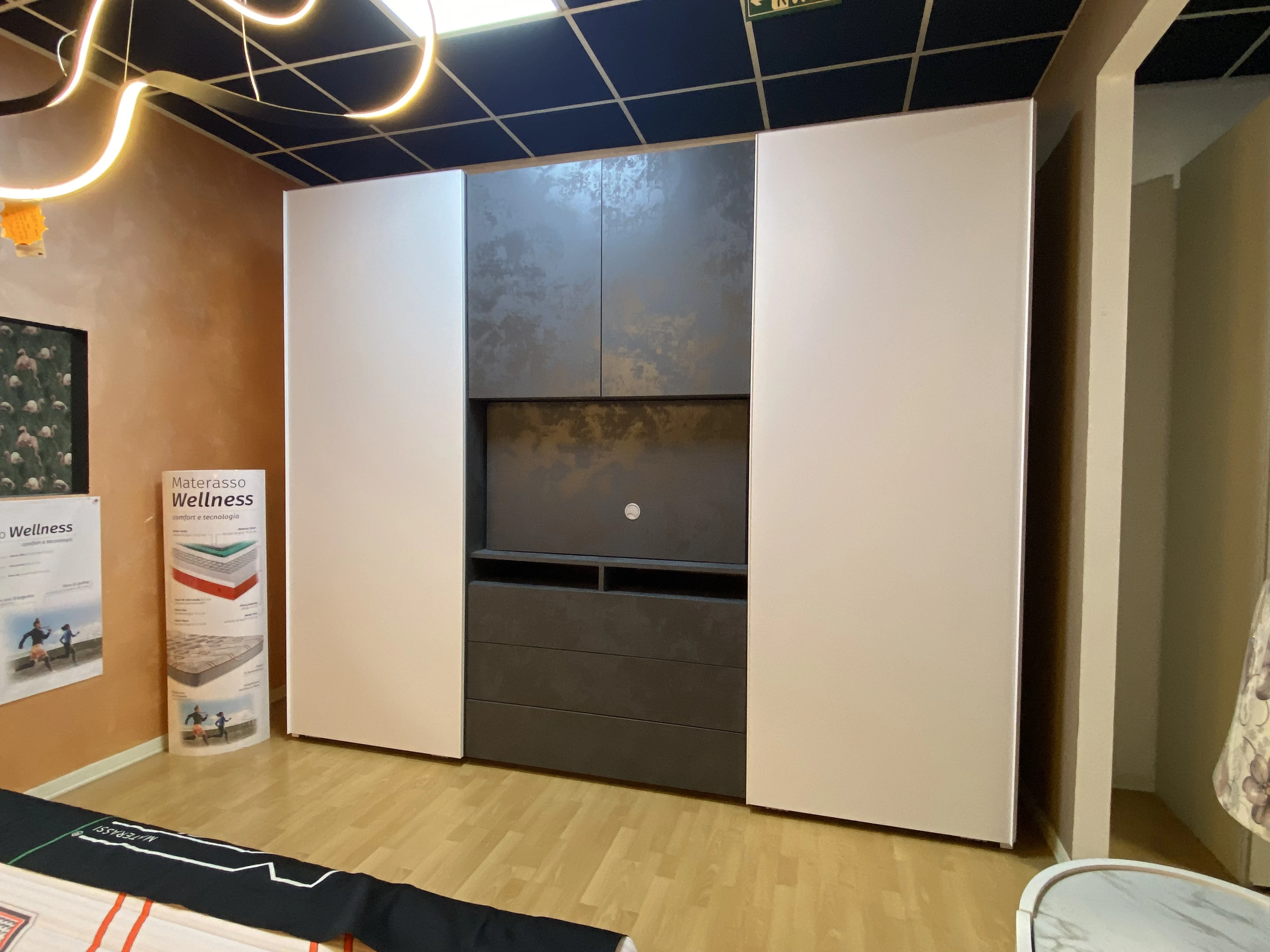 Outlet - Armadio Scorrevole con Porta TV